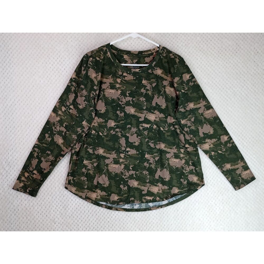 zuda Women's Large Pullover Curved Hem Top Olive Camo/Iron